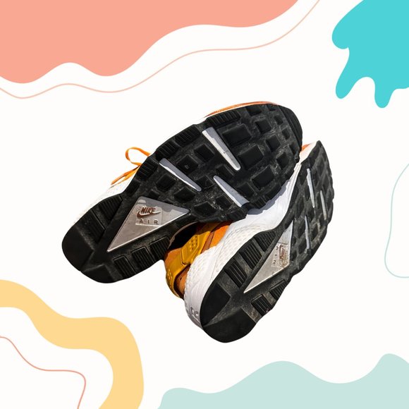 Nike Air Huarache Gold Shoes size US 9.5 - Picture 5 of 7